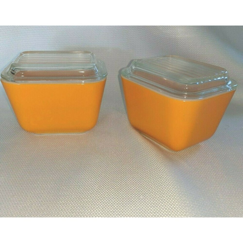 Two (2) Vintage Orange Pyrex 501 B 1-1/2 Cup Small Refrigerator Dish With Lids